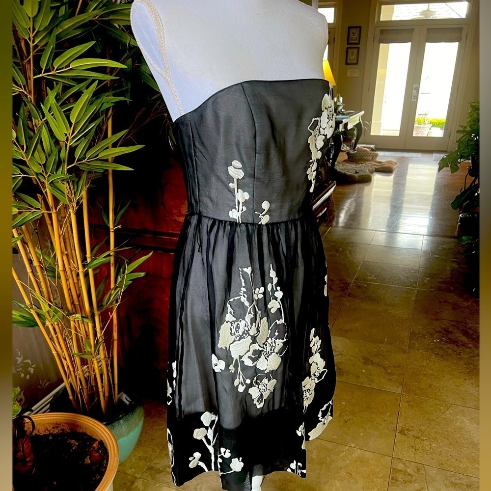 White House black market sleeveless cocktail dress size 6, beautiful embroidered - Picture 10 of 16